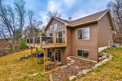 Image de Recreational lakefront home w/ private dock, trails access, & washer/dryer