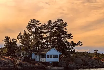 Image de Cozy cabin on a private Island with amazing views & great fishing spot! ! !