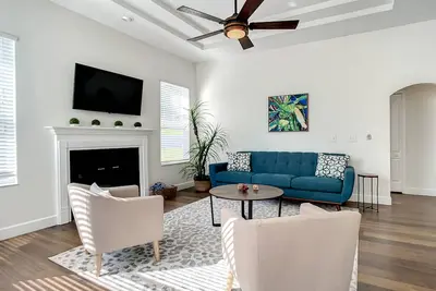 Image de Holiday Ready Beautiful & Cozy -  Heated Pool Home!