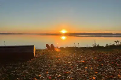 Image de Dreamy & Comfy Lake Oasis ~ Hot Tub ~ Heated Pool ~ Dock - Coffee Bar