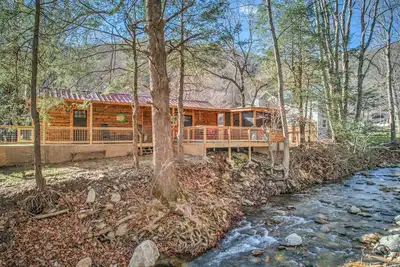 Image de Creekside Cottage w/ hot tub, fire pit, fishing