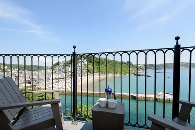 Fabulous sea front apartment for 6 with parking