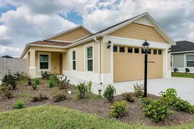 Image de Executive Golf Course across the street! King, 2 Queens, Queen sofa, Pets ok!