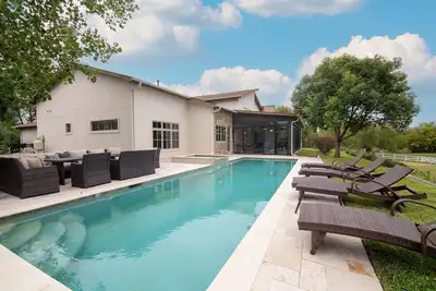 Image de 4 Br Villa w/ Heated Pool & Spa, Sauna, Turkish Hammam Bbq and Huge Backyard