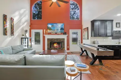 Image de Rustic Hideaway - Modern Estate - Great Location + Pet Friendly!