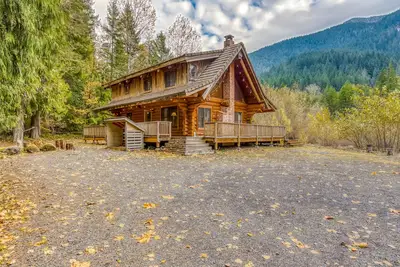 Image de Mountain view, dog-friendly cabin with fireplace, washer/dryer, grill, & hot tub