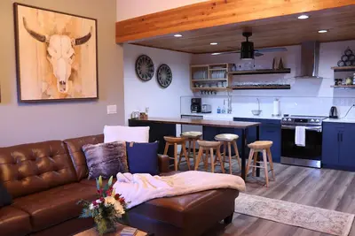 Image de Amazing, newly remodeled 2b/2b across Beaver Creek Bear lot