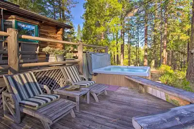 Image de Peaceful Wooded Sanctuary w/ Private Hot Tub
