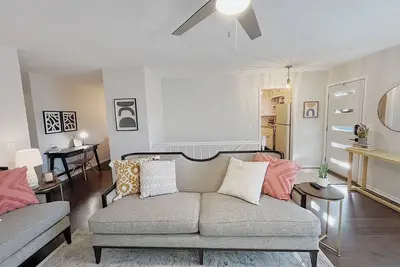 Image de Safe Neighborhood W/ Private Patio & Fenced Yard!