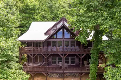 Image de Four points, mountain views, king with fireplace on main, hot tub, pet friendly