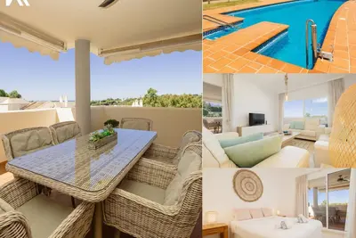 Image de Appartement élégant de 3 chambres avec vue sur la mer à Elviria Marbella.