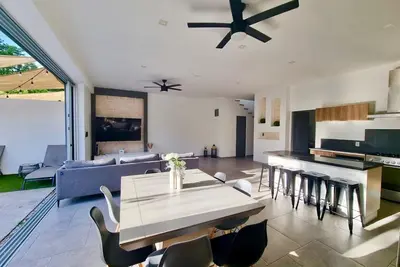 Modern house/private pool/5 min beach and 5ta