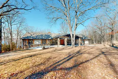 Image de Waterfront home with Ping-Pong, washer/dryer & fireplace