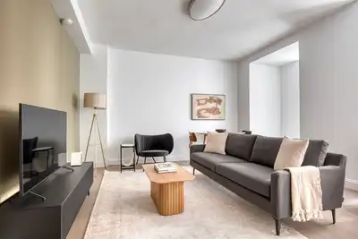 Chic Uws 1br w/ Gym, Elevator & W/D, nr Central Park, by Blueground