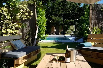 Image de Bastide d'Exception 18ᵉ, classée 4 étoiles – Piscine Chauffée au cœur du Luberon