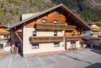 Image de Maison de groupe spacieuse avec sauna privé