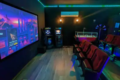 Image de Resort Home 3. 5 miles to Disney with home theater