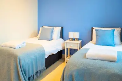 Image de This serviced apartment is a 2 bedroom(s), 2 bathrooms, located in Suffolk, England.