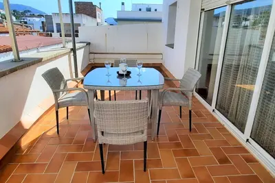 Image de Charmant Appartement avec Terrasse au Port de Llançà – Idéal pour Couples
