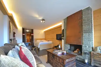 Image de Magnifique studio central, idéal pour un couple ou une petite famille, avec cheminée. Cet objet a ét