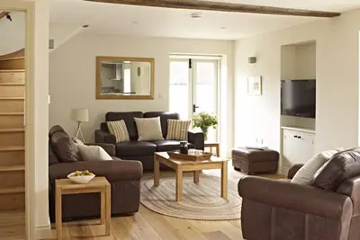 Image de Orchard Cottage-Cottage-Prestige-Salle de bain et douche-Vue sur Jardin
