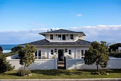 Image de La Grotto Beach house above Grotto Beach