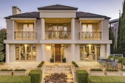 Image de A 5-Star Waterfront Home, Yarralumla