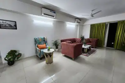 Image de Huge Palatial Apartment on Express Way near Noida Expo