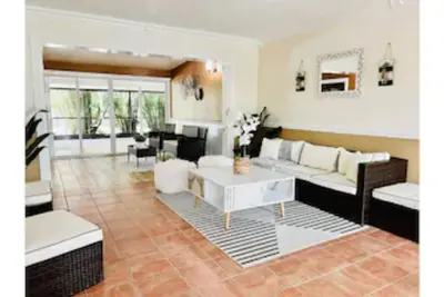 Image de “Discover Your Miami Dream Home: Beautiful Ranch-Style Design”