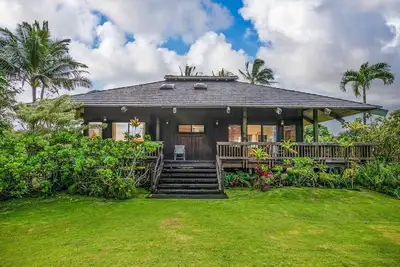 Image de Ka Hale Lehua - a 3br/2. 5ba home across from the beach in Hanalei