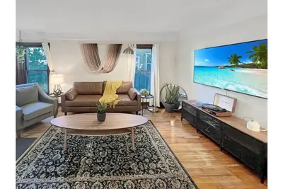 Image de Cheerful 3 bedroom with fenced yard and parking!