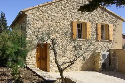 Image de 2 Bedroom Private vacation home in Malaucene