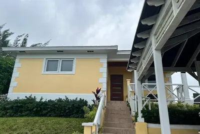 Image de Cozy in paradise. 5 minutes from the beach, Fish Fry, and downtown Bay Street.