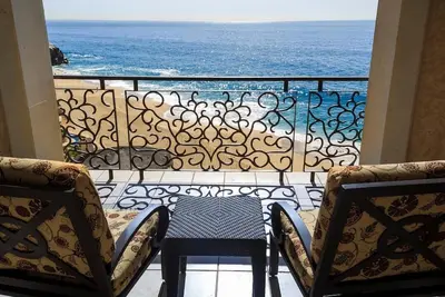 Image de 360 Ocean View Penthouse, Only 5 min from downtown And 100 steps from the ocean