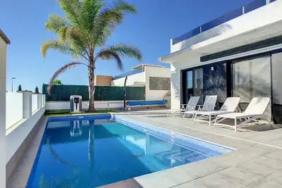 Image de Villa avec piscine privée, terrasse sur le toit et wifi