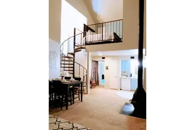 Image de Unique loft apartment 20 min from downtown Dallas. Shopping & eating 2 min away.