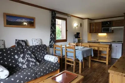 Image de 2ème étage, vue dégagée, balcon, télévision, casier à ski, 50m², Aussois