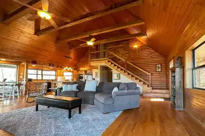 Image de Charming Cabin w/ Hot Tub, Fire Pit & Views!
