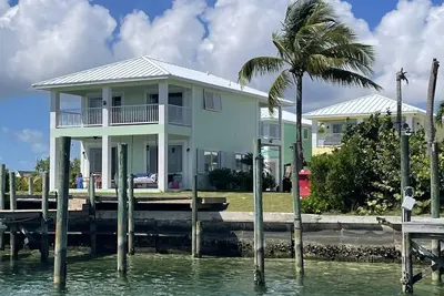 Image de 3 Br sleeps 10 Water Front w Boat Slip + Fabulous Pool