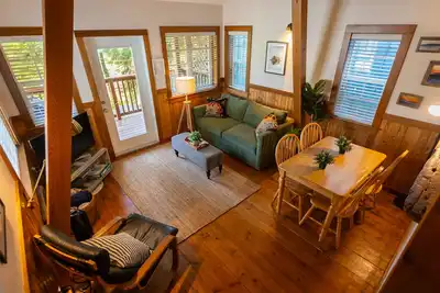 Image de Cozy Mountain View Cove-side Cottage & Sauna