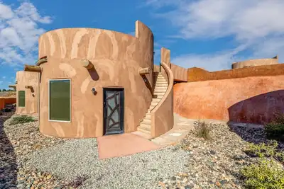 Image de Luxurious Cliff Dwelling W/ hot tub and King Bed Ada accessible