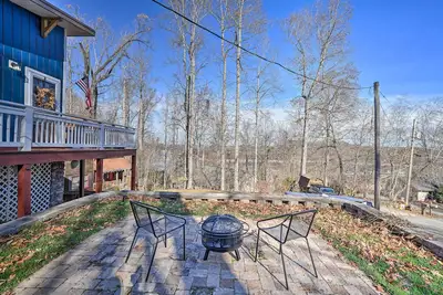 Image de Gray Home w/ View of Boone Lake + Fire Pit!