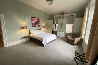 Image de Suite Two Garden Access-Appartement-Salle de bain privée-Vue sur Jardin