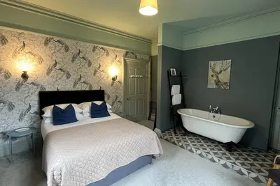 Image de Suite Four First Floor-Standard-Appartement-Salle de bain privée-Vue sur Jardin