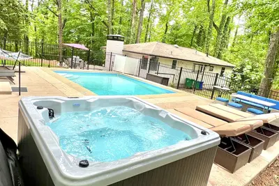 Image de Modern single story 3 Bdrm house with 1-Bdrm Guest House, HotTub&Summer:Pool