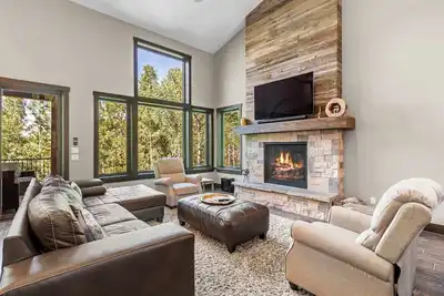 Image de Black Hawk Lodge - Luxurious Mountain Retreat