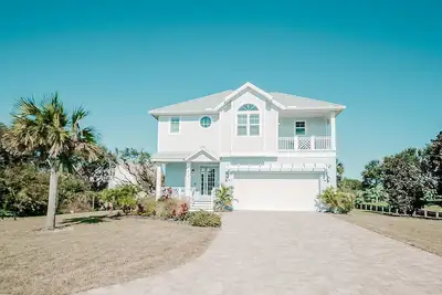 Image de Vilano Beach House- 2 min walk to beach - Pool/Spa