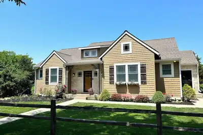 Image de Rustic 6-Bed Barn Retreat – Sleeps 16 • Fire Pit