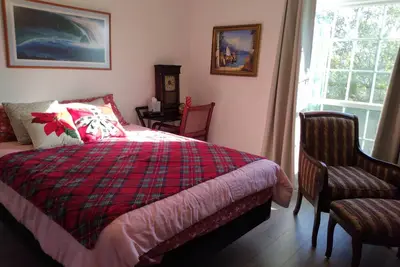 Image de Super convenient\/newly-remodeled condo just minutes to airport, tourist hotspots