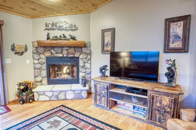 Image de Bear Haven! 2 Bedroom Show Low Cabin!
